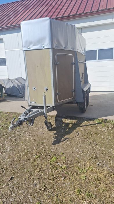 Vând remorcă pentru animale