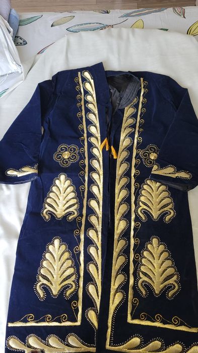 Продается чапан очень хорошего качества,новый,люкс,ручная работа.