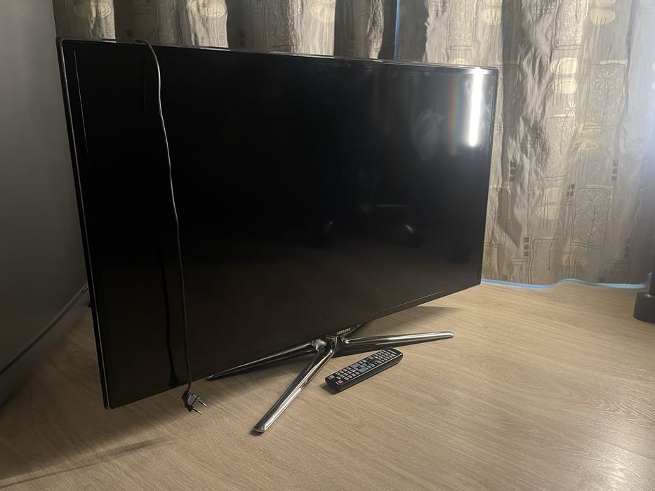 Телевизор Samsung +  PlayStation 4 + 5 игр