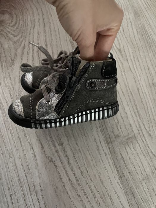 Обувки номер 20