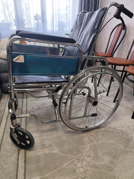 Продам кресло - коляску.