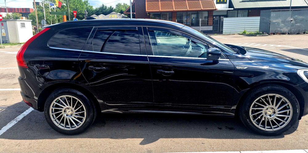 Vând Volvo XC60 D5 4x4 (215 CP)