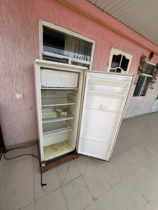 Холодилник бирюса