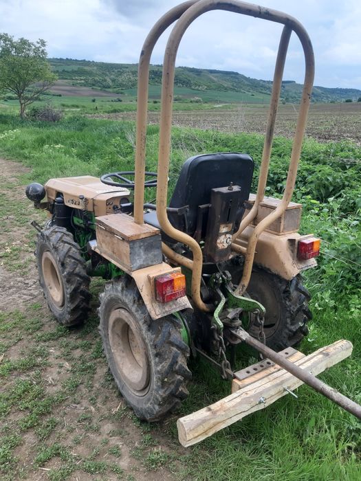 Vând tractoras de 23 cai