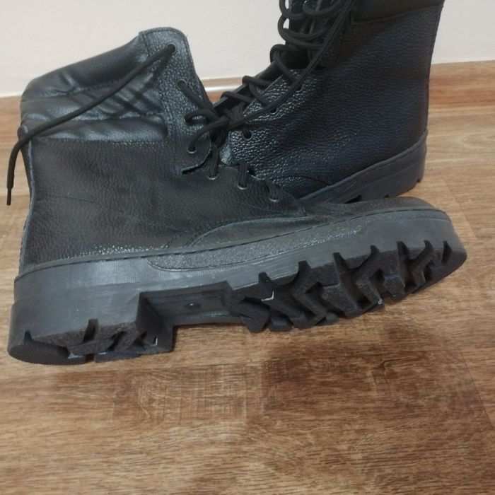 Сапоги военные берцы.