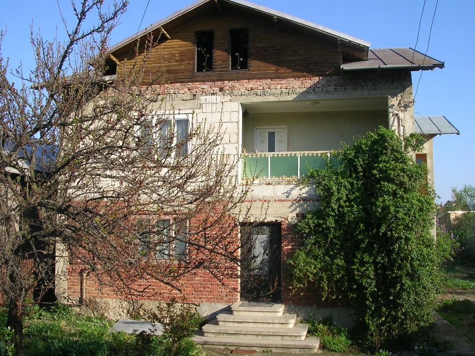 Casă două camere de închiriat Ploieștio-Bucov