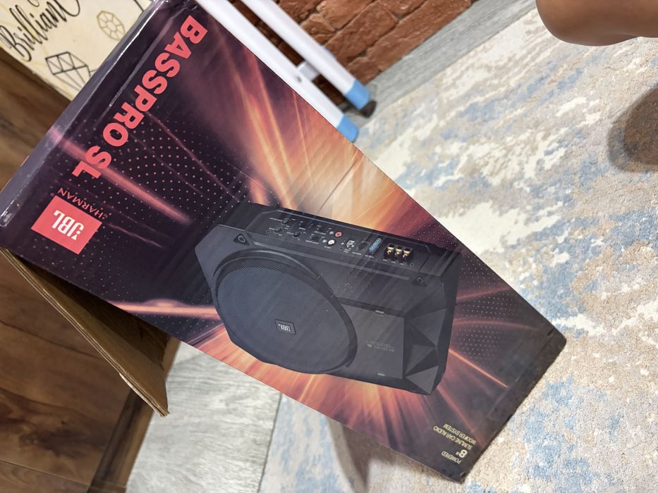 Продам сабвуфер JBL