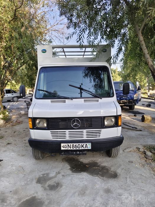 Mercedes benz sotiladi 111 mator gaz/benzin