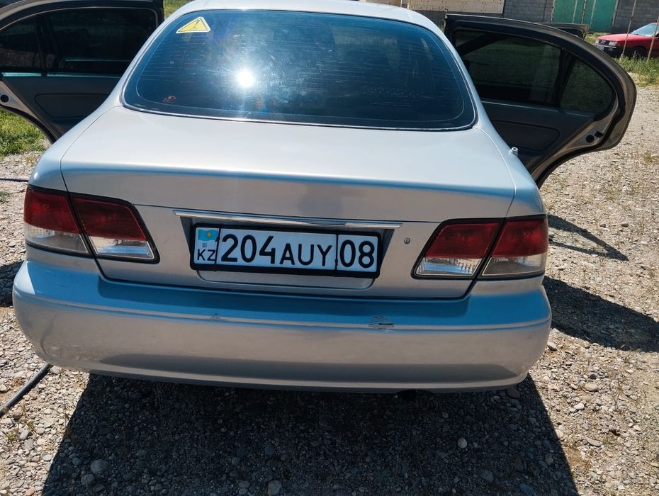 Авто машина Ниссан максима