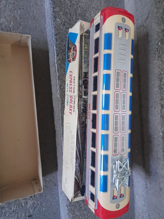 Ретро метално влакче