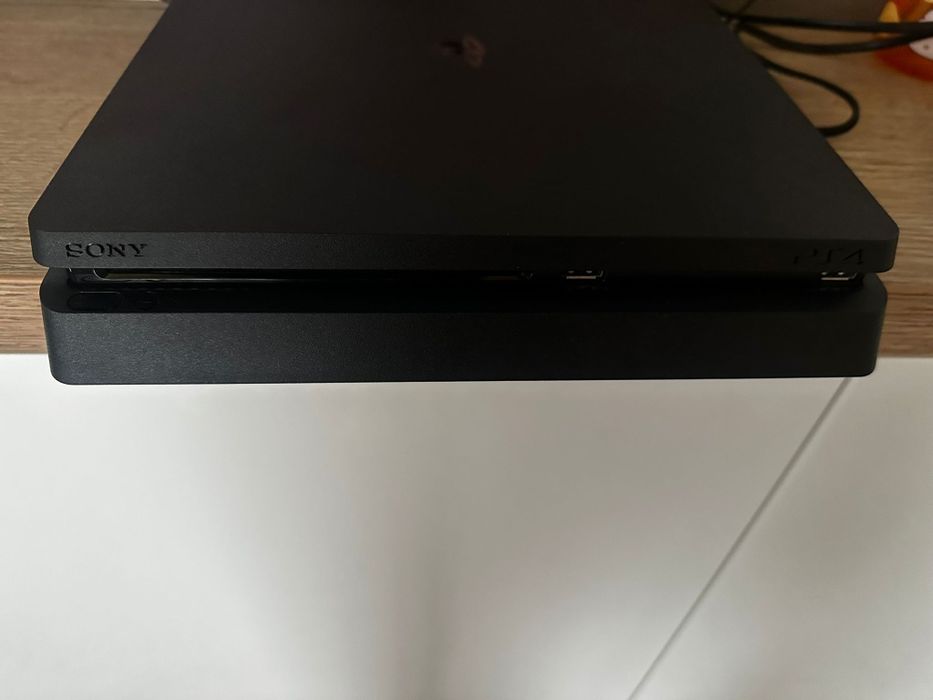 PS 4 că nou slim 1TB+