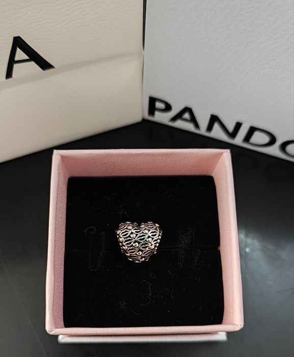 Pandora гривна, талисмани и пръстени