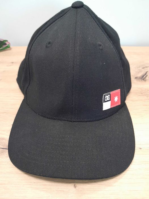Шапка с козирка DC