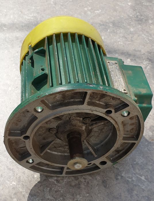 Motoare electrice trifazice nefolosite