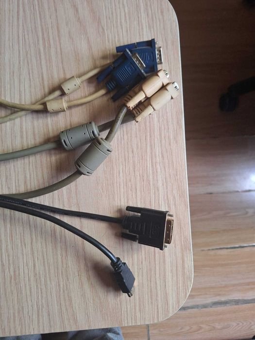 LOT IT & Networking: Router Gigabit, Clește Sertizat, HDD, Switch-uri ...