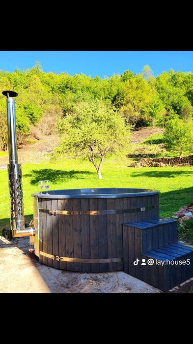 Cabana moderna cu ciubar-jacuzzi de inchiriat Suncuiuș