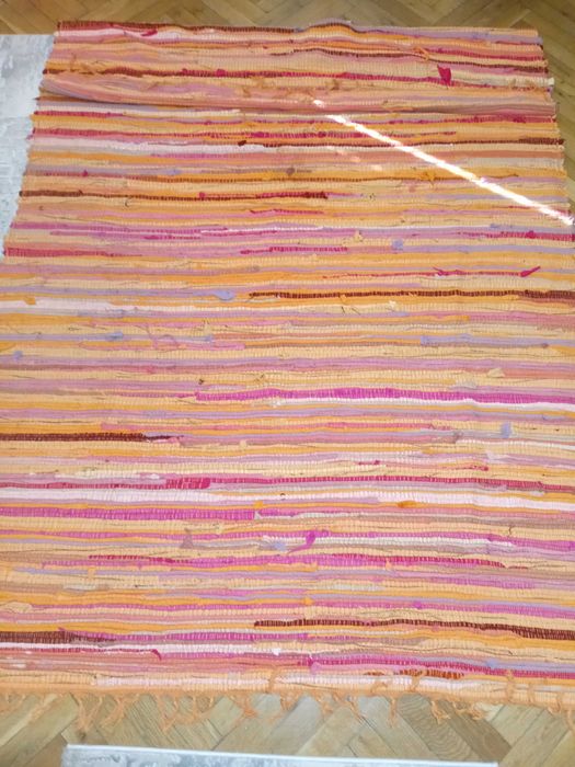 Плетен килим с размери 132/206 см.