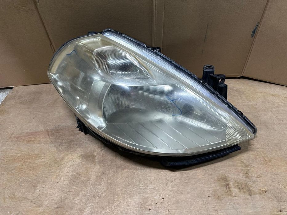 Передние фары Nissan Tiida C11