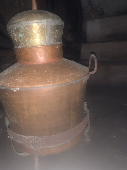 Vând cazan de rachiu din cupru .