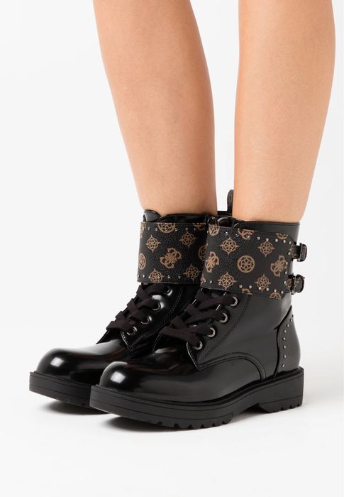 GUESS Оригинални дамски зимни боти