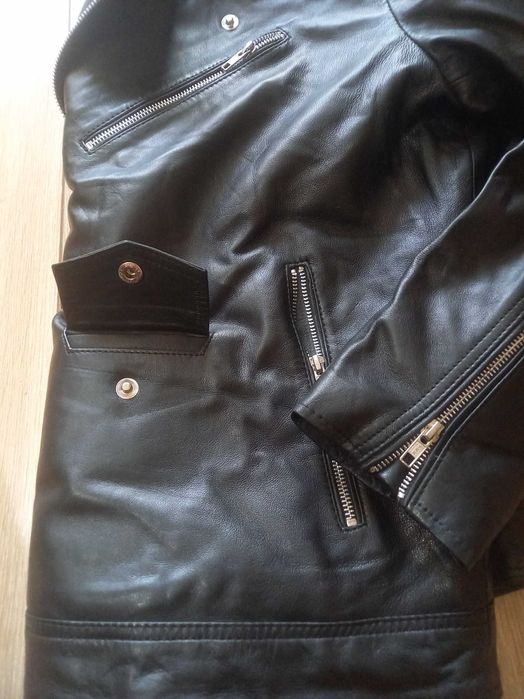 Продавам рокерско кожено яке