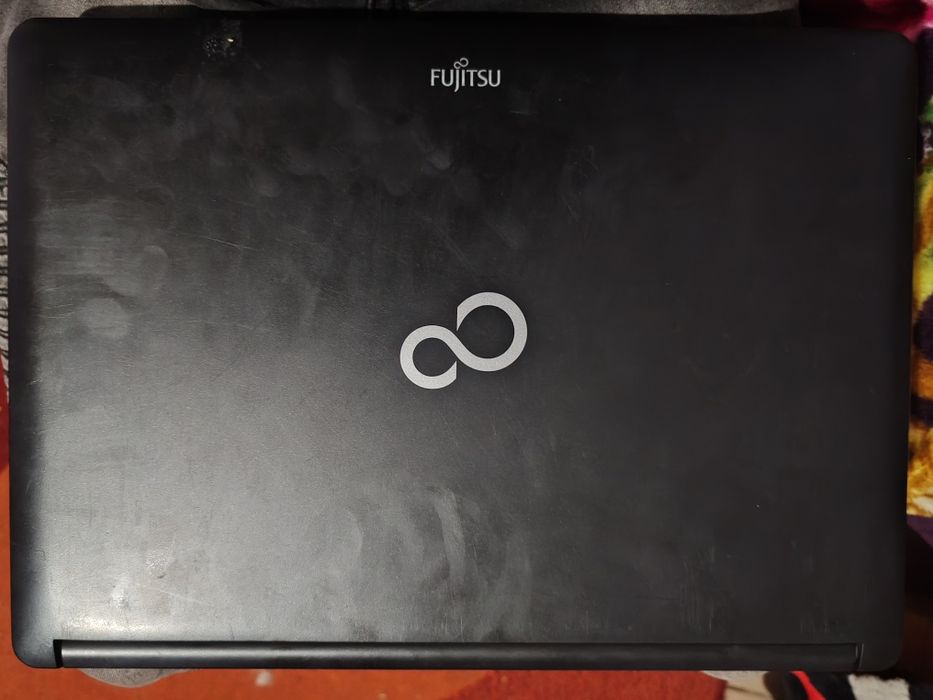 Laptop Fujitsu ssd 128 gb. 8gb ram de piese