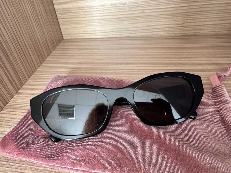 слънчеви очила MIU MIU