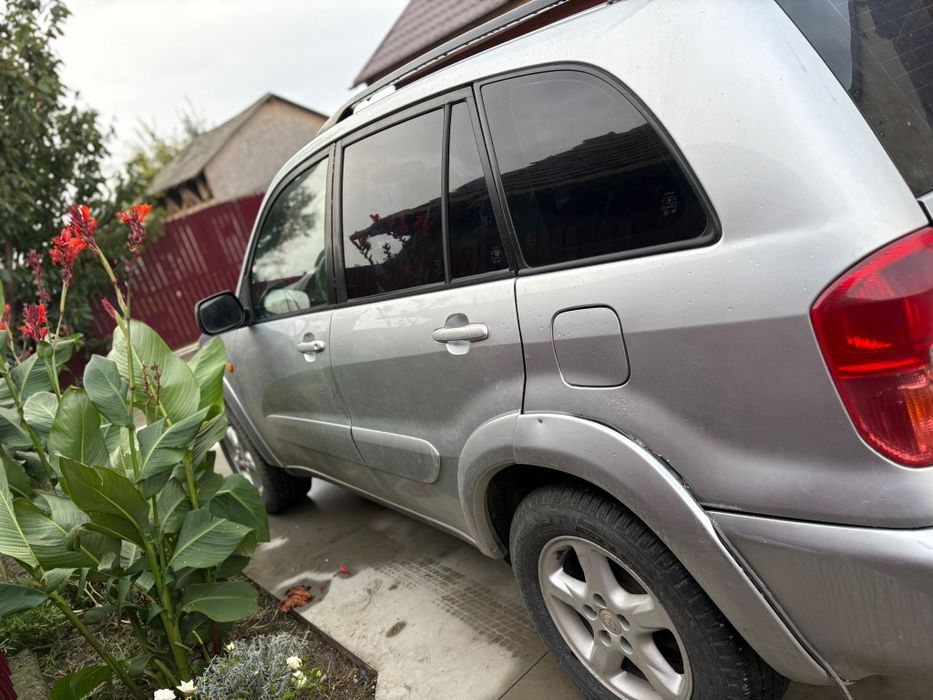 Vand toyota rav 4 an fabricatie 2002