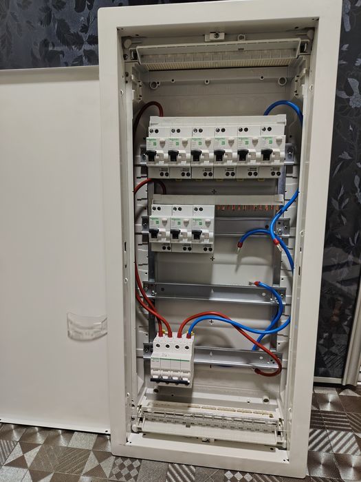 Tablou Electric Hager Volta 48 Module - Complet Echipat Schneider (Nou