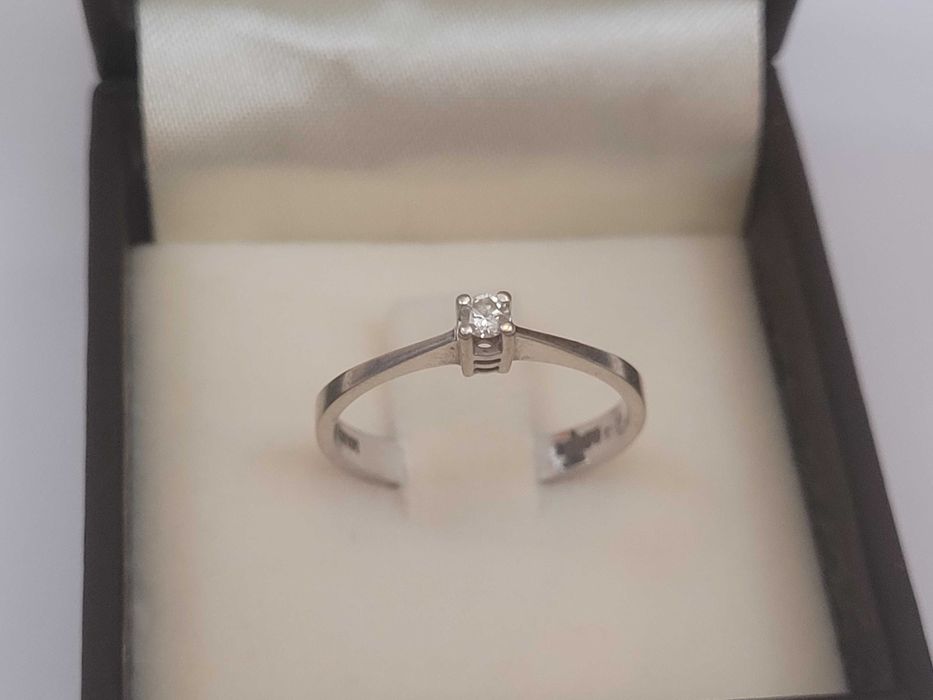 Inel de logodna din aur alb 18k cu diamant taietura Marquis Diamond