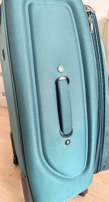 Страхотен куфар с колелца