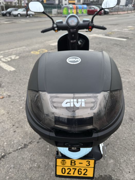 Scuter RDB BLUE BERRY 50cc, 4 timpi, Topcase GIVI, 2 Casti, 4000Km