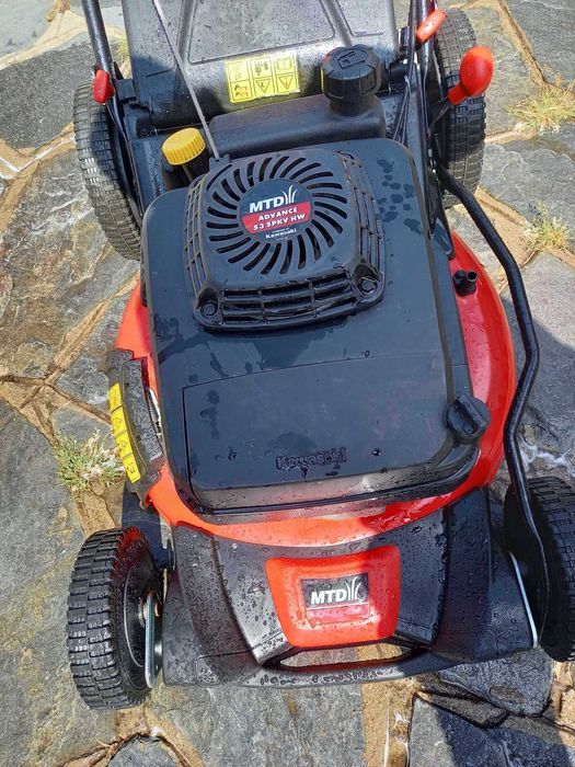 бензинова косачка със самоход