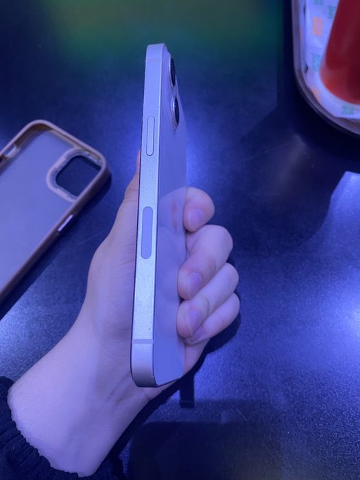 срочно продам Айфон 13