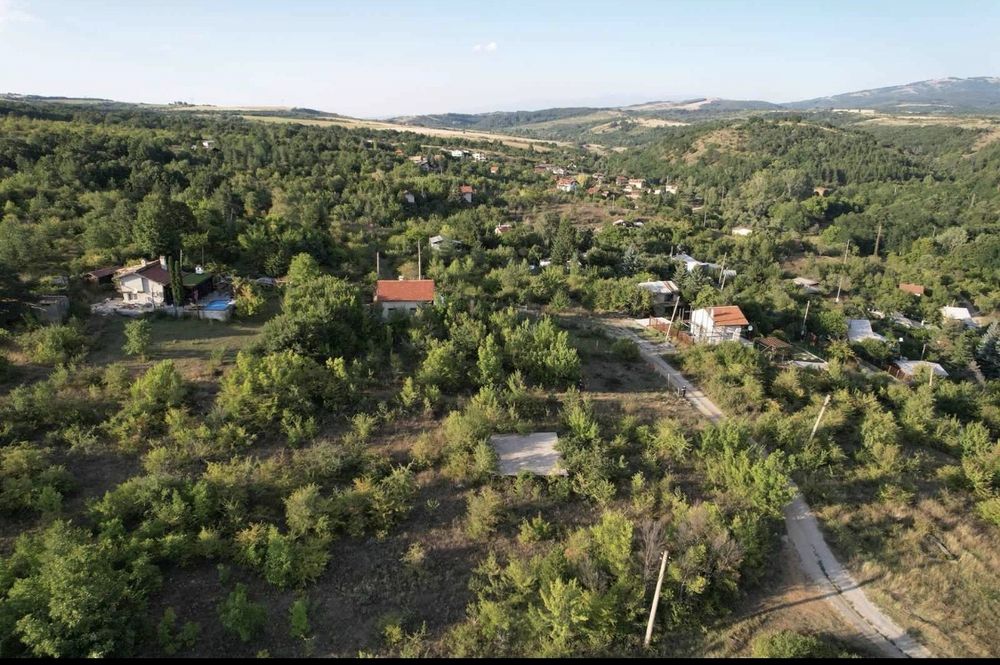 Продавам парцел на 30 км от София от собственик