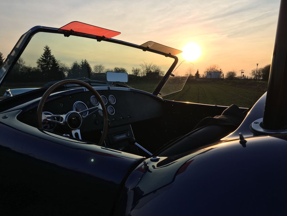 Ретро кола Shelby Cobra под наем за абитуриентски бал
