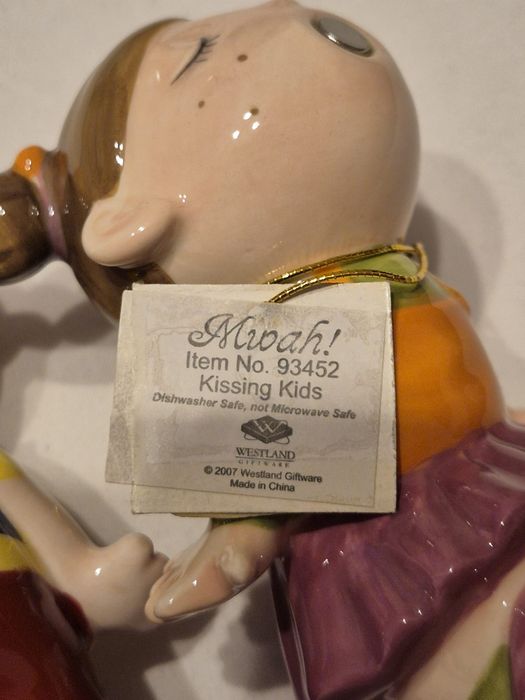 Set solniță & piperniță ceramică „Kissing Kids” – Westland Giftware | Decor romantic | Nou