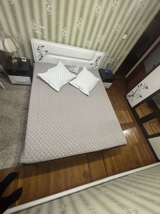 Продам спальный гарнитур