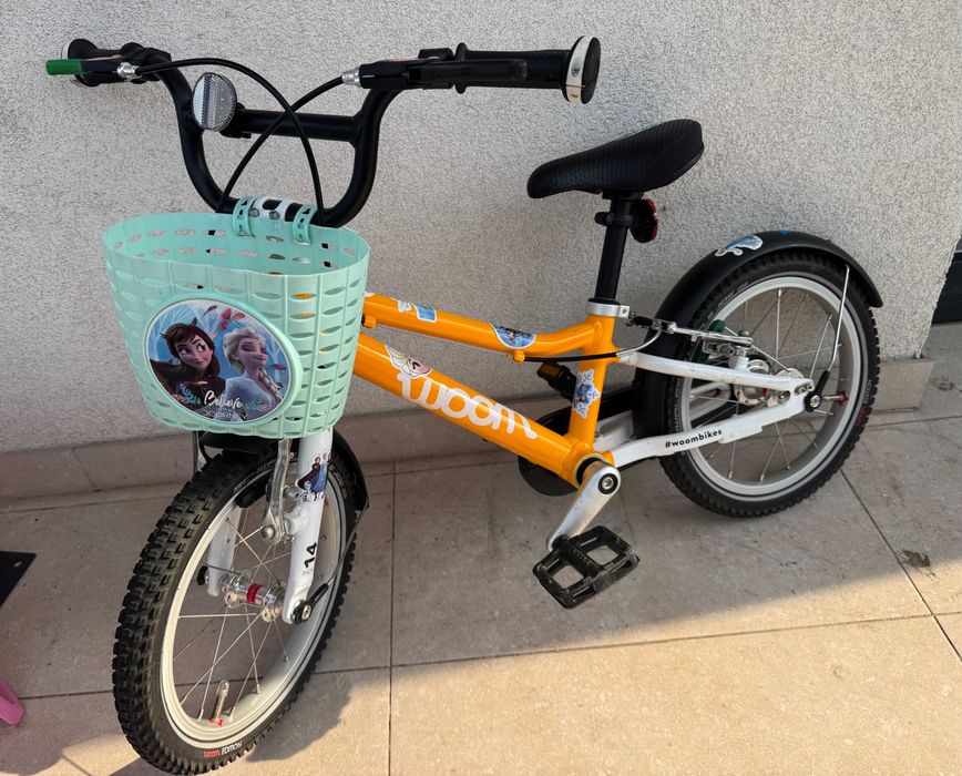 Bicicleta woom 2 - personalizata cu Elsa si Ana