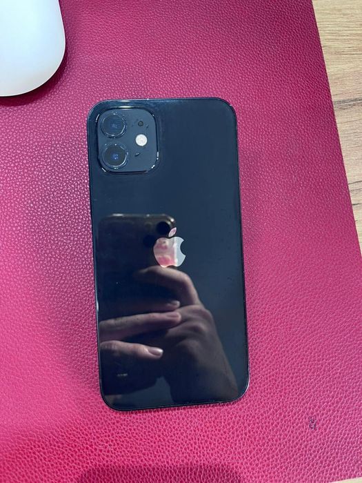 Продам Iphone 12