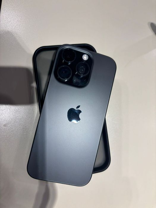 Vand iphone 16 pro ca nou acept si schimb