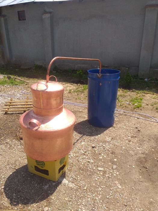 Vând cazan de țuică la 120 de  Litri  cu fundul de 4 mm