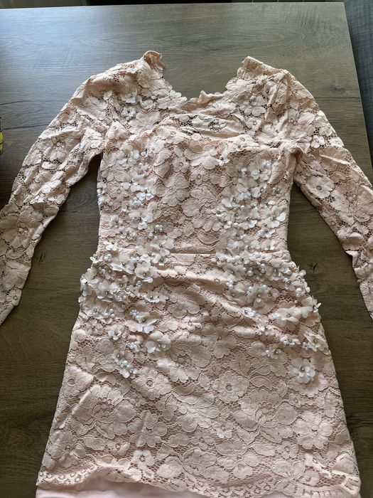 Дантелена бутикова рокля