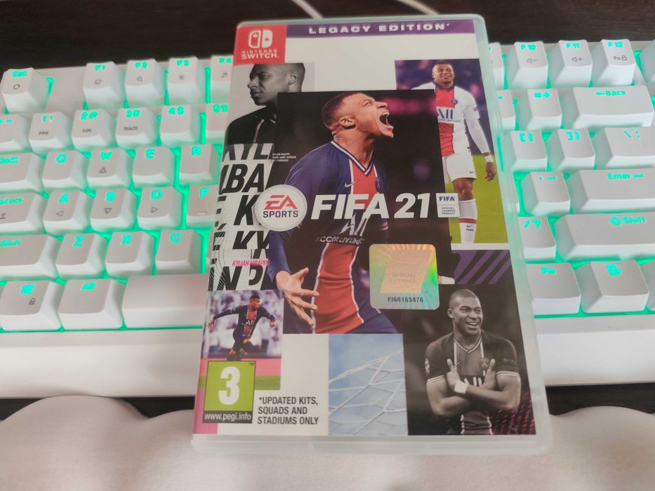 Nintendo Switch комплект + 1TB microSD + FIFA 21 – Отлично състояние