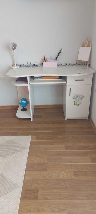 Обзавеждане в бяло и лилаво