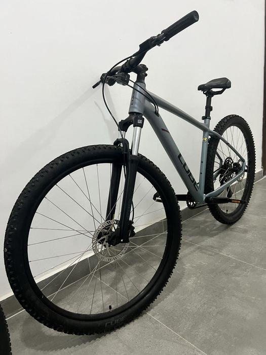 Bicicleta CUBE roti 29x2.25