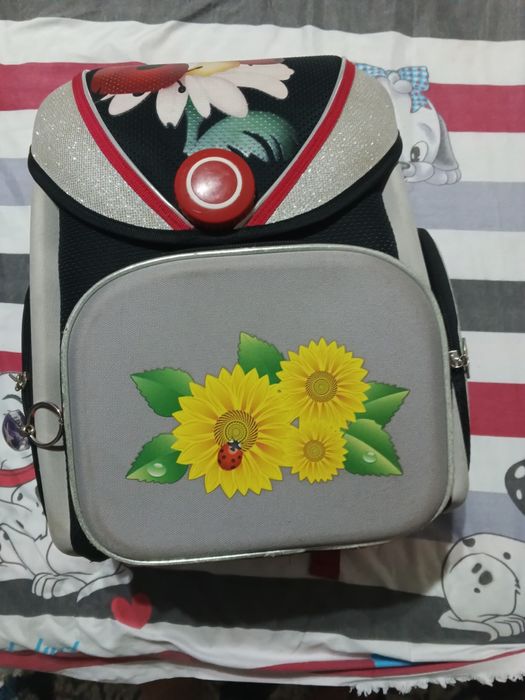 Школьный рюкзак продается