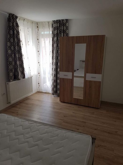 Vand apartament semidecomandat