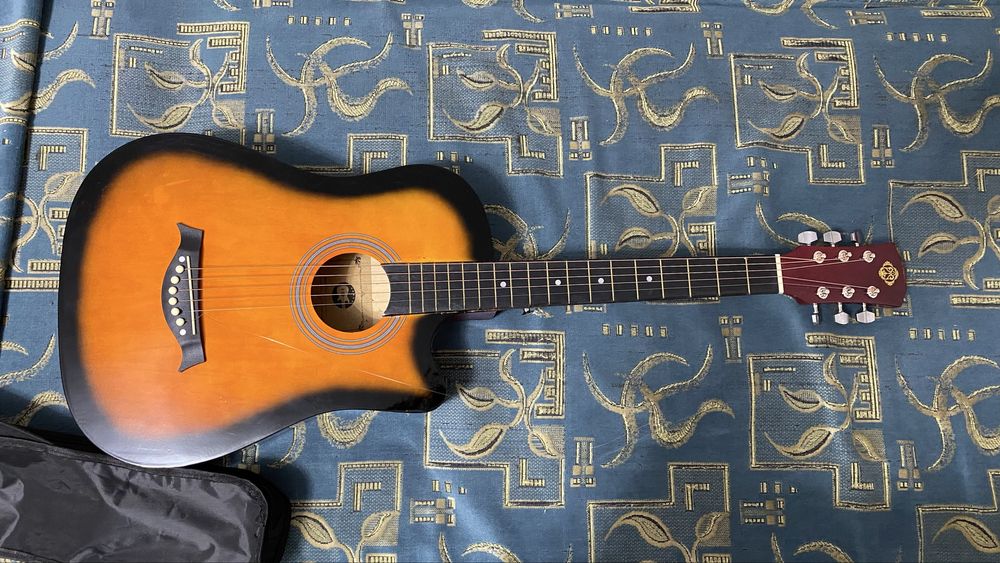 Акустическая гитара от бренда ALAU