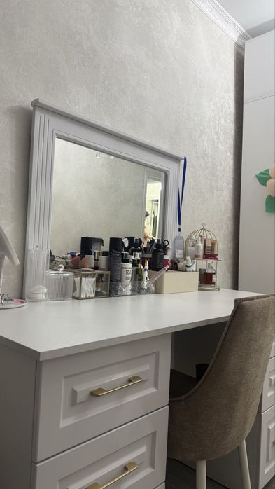 стол,стул,зеркало